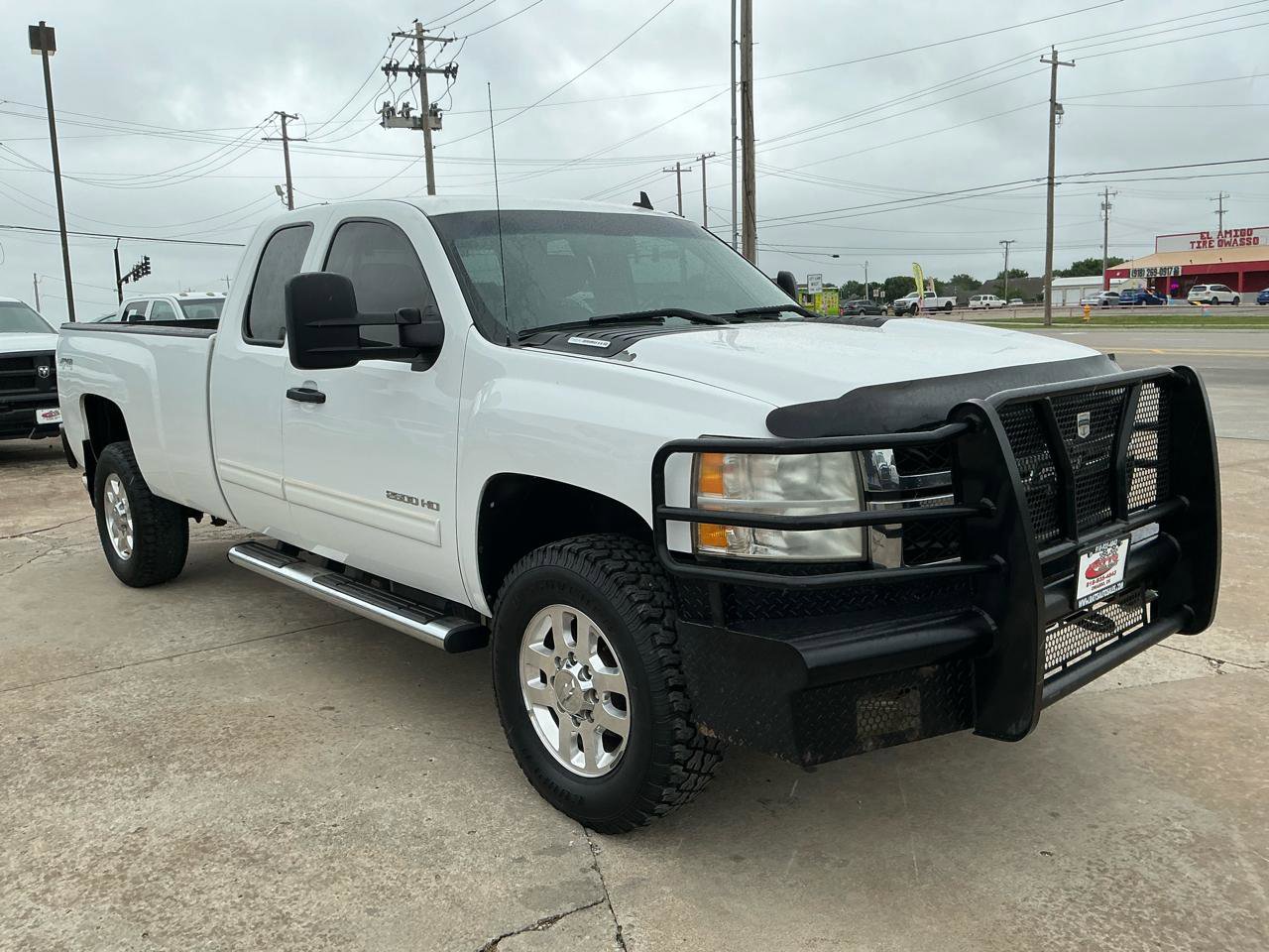 Used 2011 Chevrolet Silverado 2500 LT w/ Interior Plus Package AWD/4WD image 4