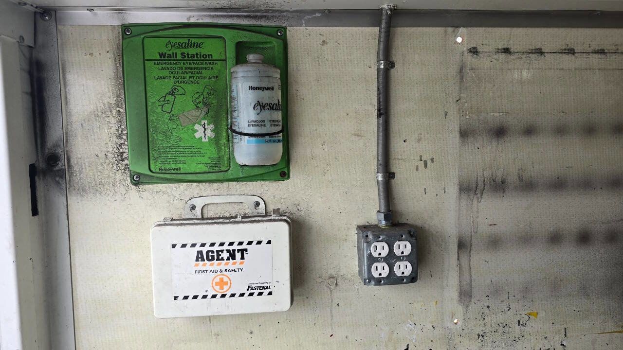 Used 2017 Chevrolet Express 3500 w/ Chrome Appearance Package image 32