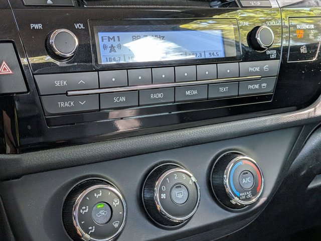 Used 2015 Toyota Corolla L image 8