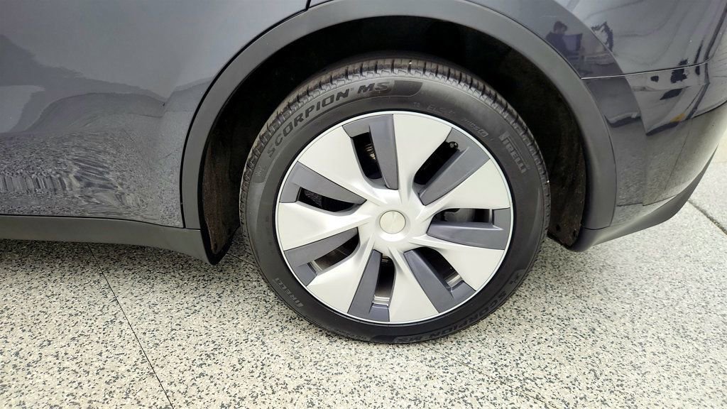 Used 2024 Tesla Model Y Long Range image 9