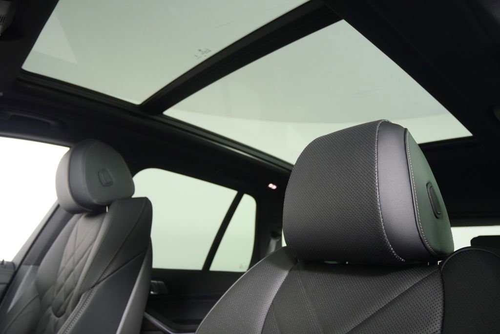 Used 2026 BMW X5 xDrive40i w/ M Sport Package image 11