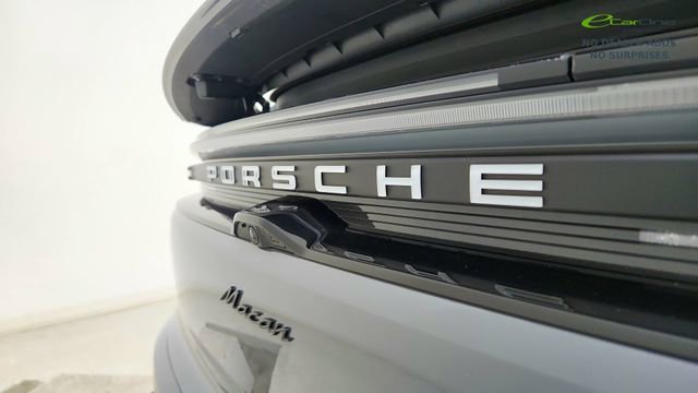 Used 2025 Porsche Macan Electric RWD image 18