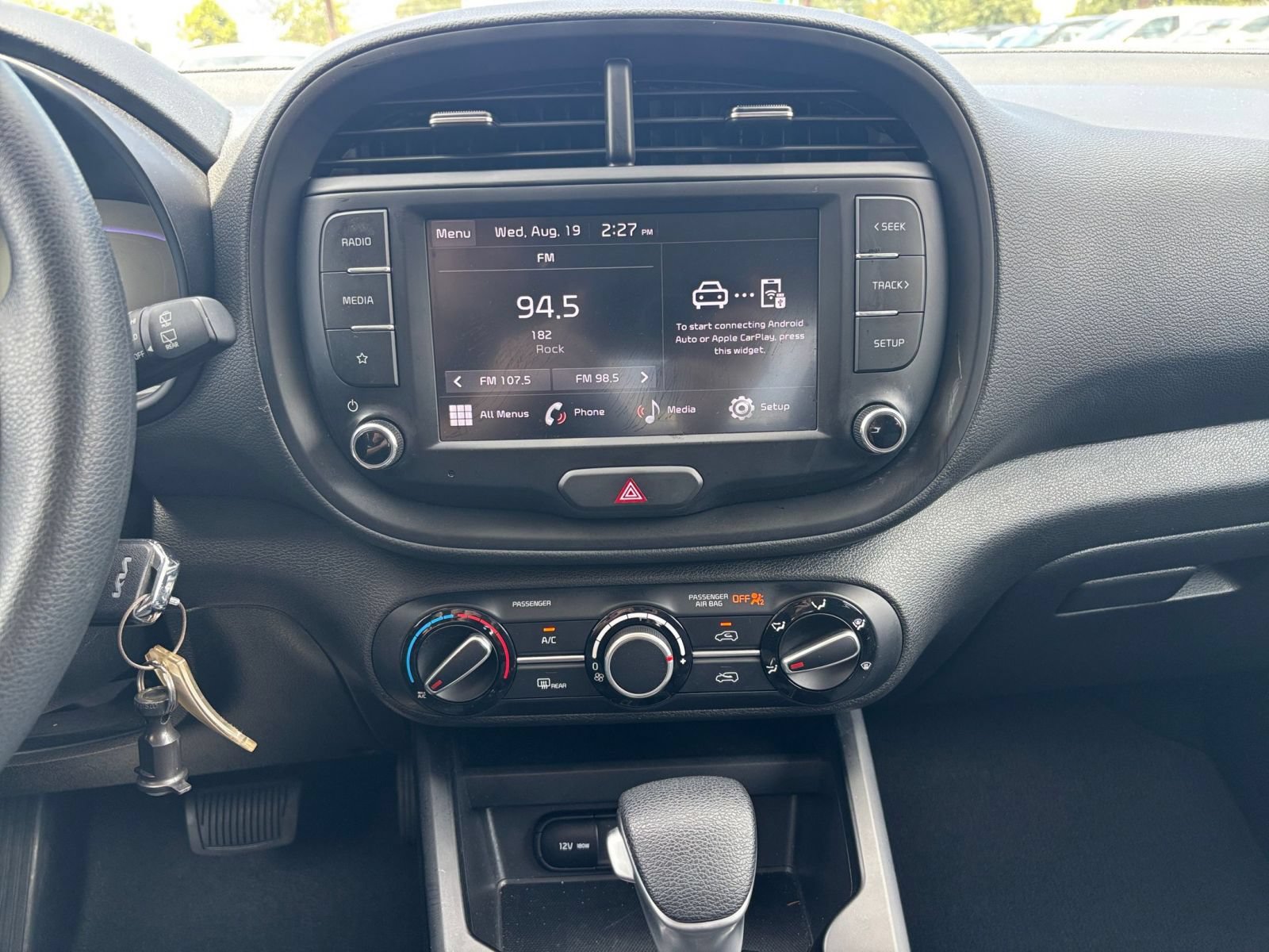 Used 2025 Kia Soul LX w/ LX Technology Package FWD image 14