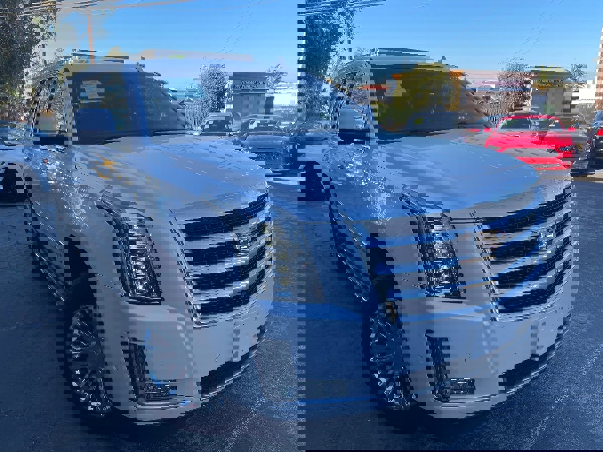 Used 2017 Cadillac Escalade 2WD image 2