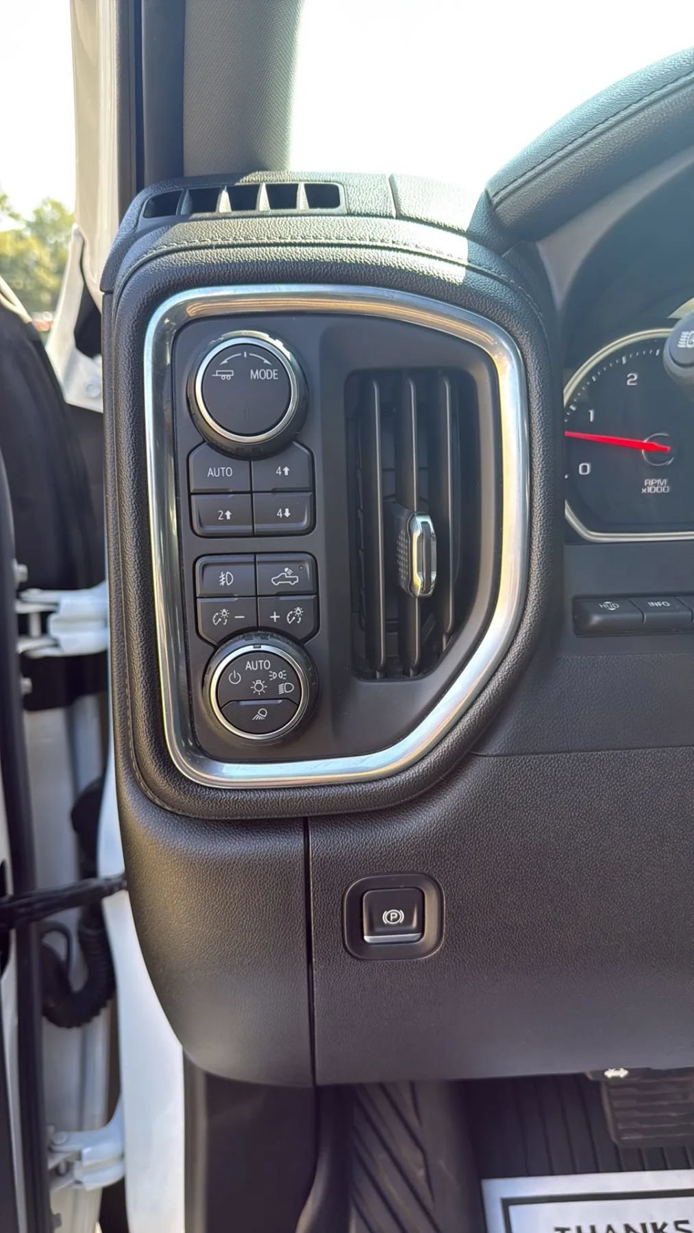 Used 2020 Chevrolet Silverado 2500 LTZ w/ LTZ Premium Package AWD/4WD image 18