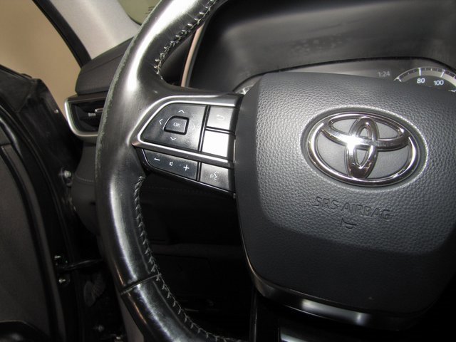 Used 2021 Toyota Highlander XLE image 5