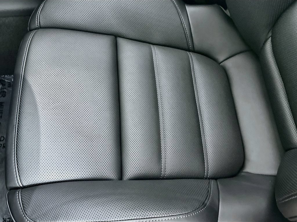 Certified 2026 Porsche Macan Turbo AWD/4WD image 22