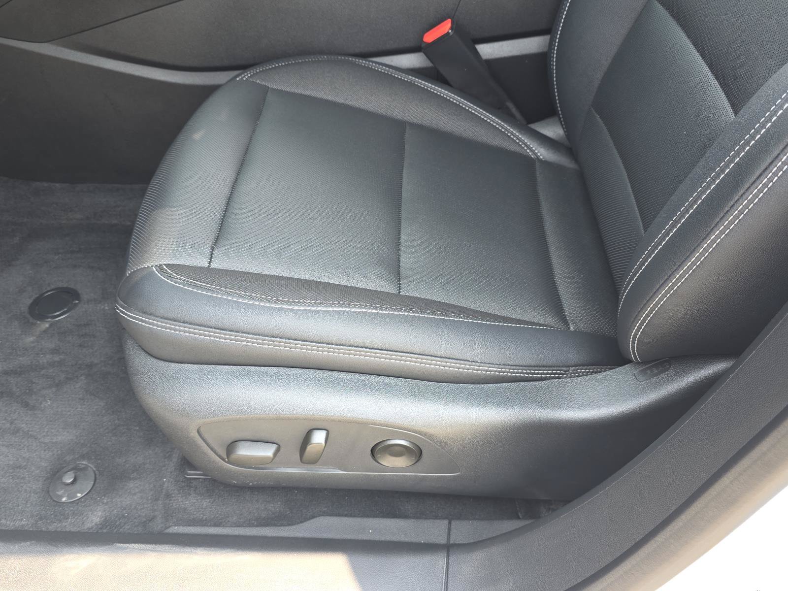Used 2024 Chevrolet Blazer EV LT AWD/4WD image 14