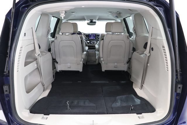 Used 2017 Chrysler Pacifica Touring-L Plus w/ Advanced Safetytec Group FWD image 29