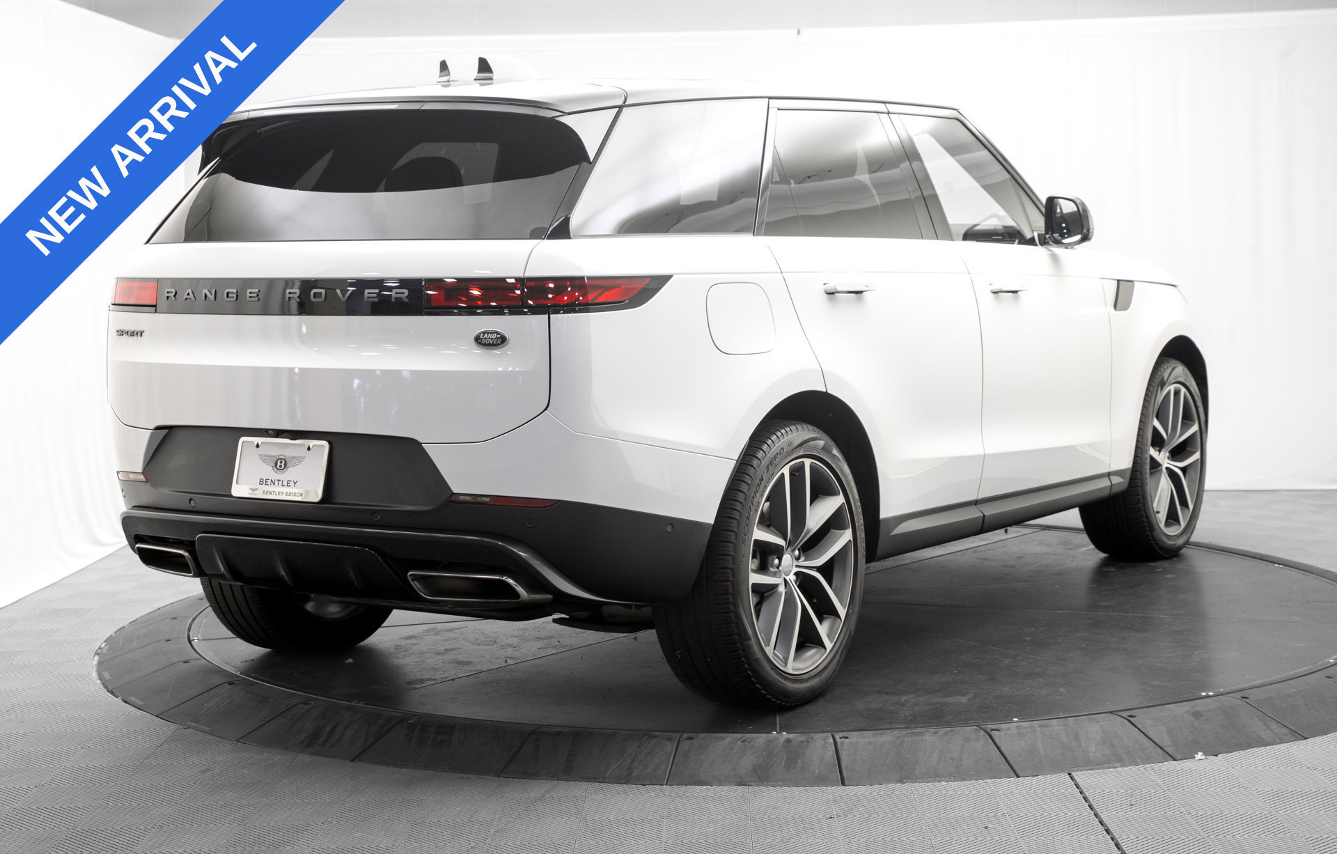 Used 2023 Land Rover Range Rover Sport SE AWD/4WD image 7