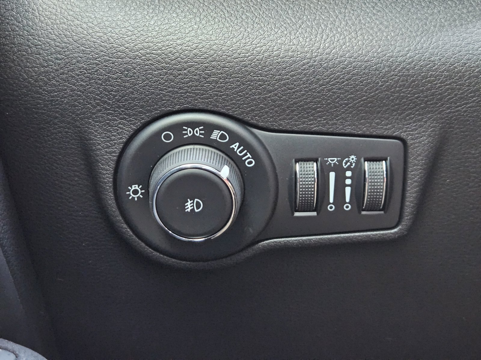 New 2026 Jeep Compass Latitude AWD/4WD image 23