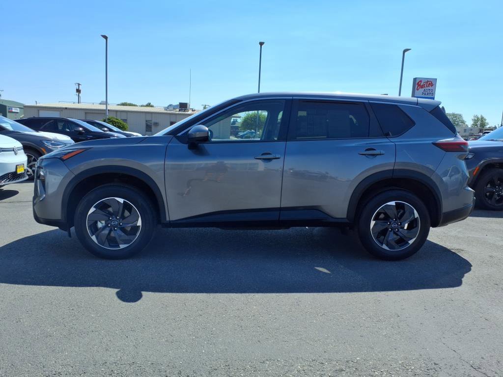 Used 2024 Nissan Rogue SV image 5