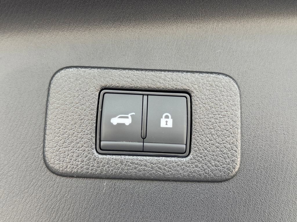 Used 2024 Nissan Armada Platinum w/ Captain's Chairs Package AWD/4WD image 33