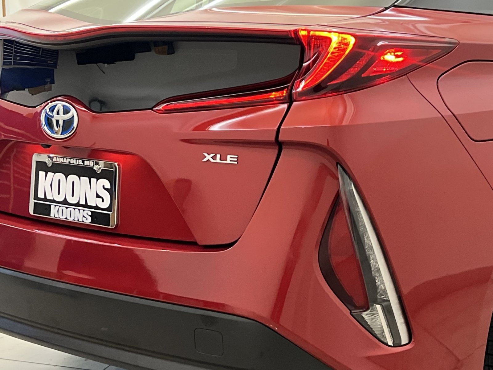 Used 2021 Toyota Prius Prime XLE w/ Carpet Mat Package (TMS) FWD image 28
