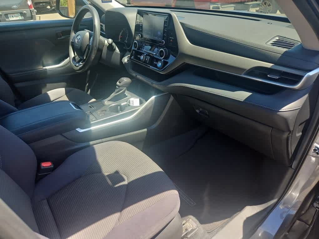 Used 2021 Toyota Highlander L FWD image 14