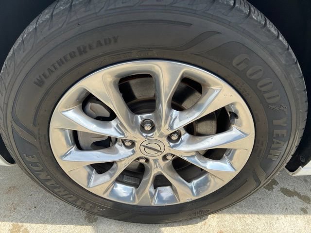 Used 2023 Chrysler Pacifica Touring-L AWD/4WD image 9