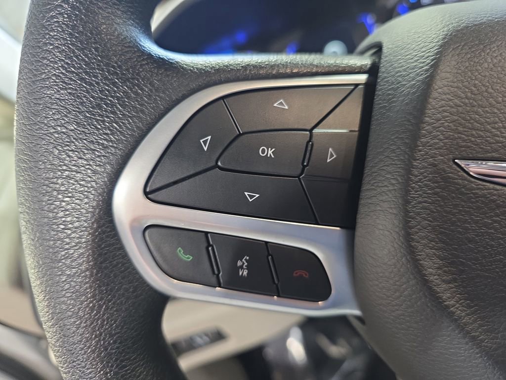 Used 2021 Chrysler Voyager Lxi image 17