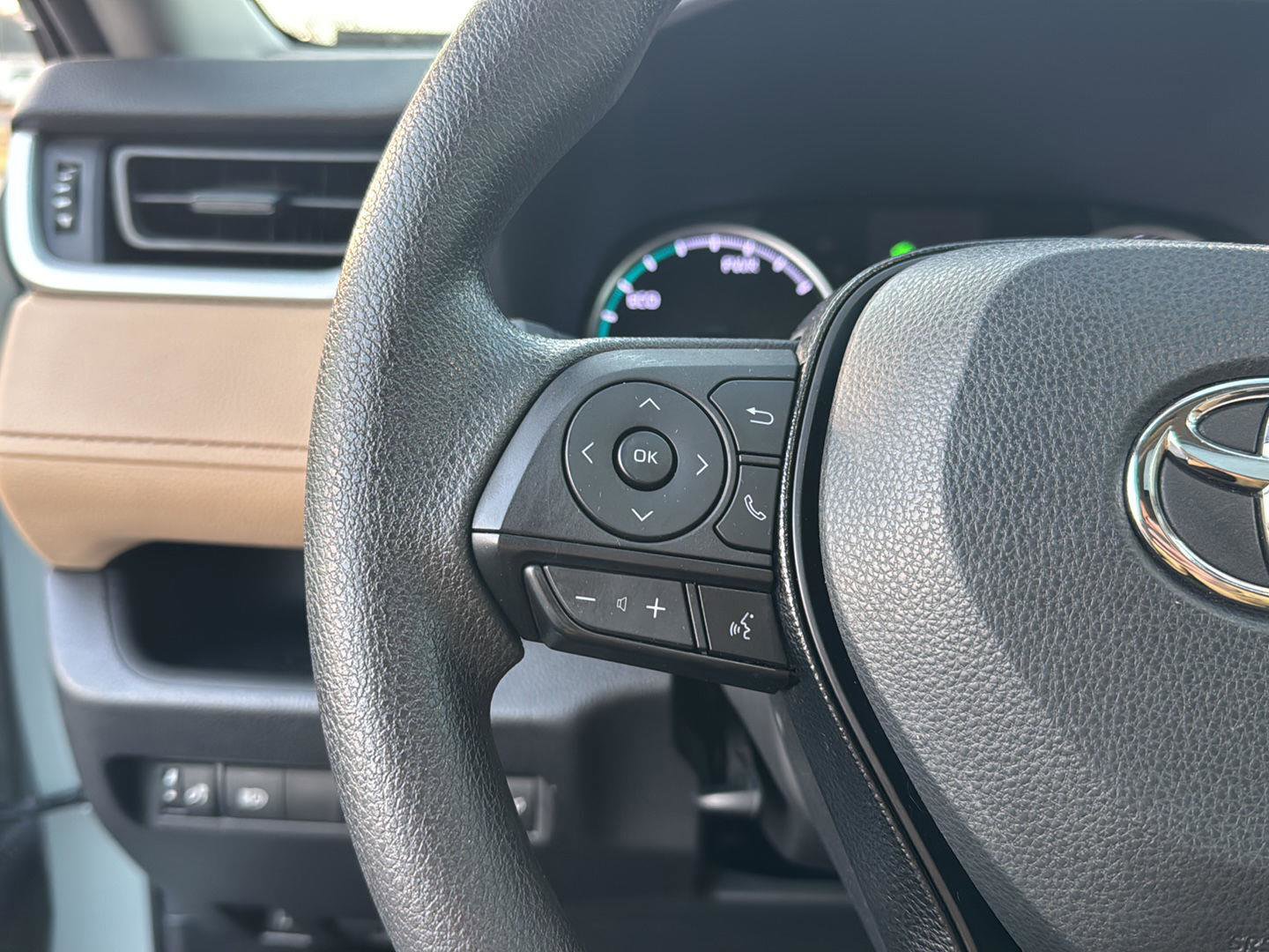 Certified 2021 Toyota RAV4 XLE w/ Convenience Package image 18