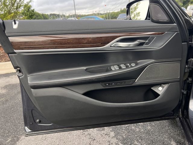 Used 2020 BMW 740i w/ Premium Package RWD image 10