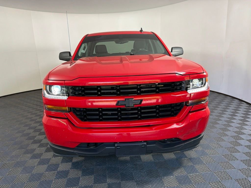 Used 2018 Chevrolet Silverado 1500 Custom w/ Custom Convenience Package RWD image 3
