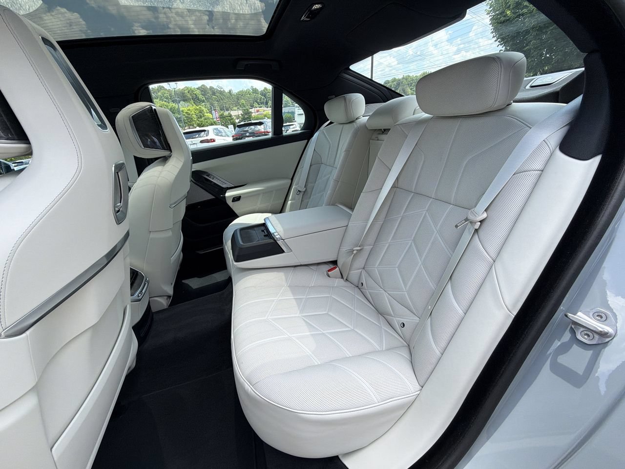 Certified 2025 BMW 740i xDrive AWD/4WD image 28
