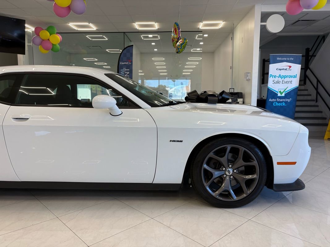 Used 2019 Dodge Challenger R/T image 9