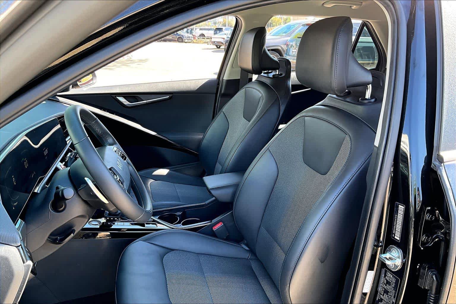 Used 2024 Kia Niro EX image 8