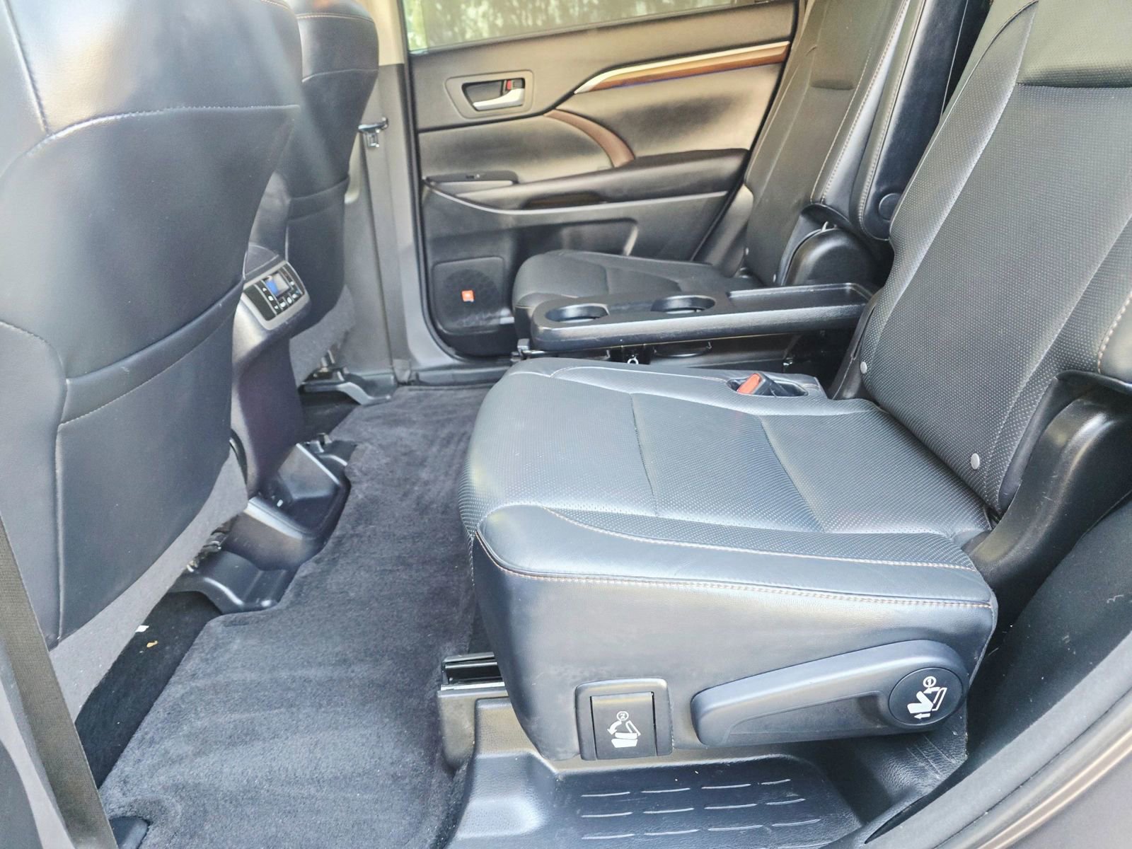 Used 2016 Toyota Highlander Limited image 43