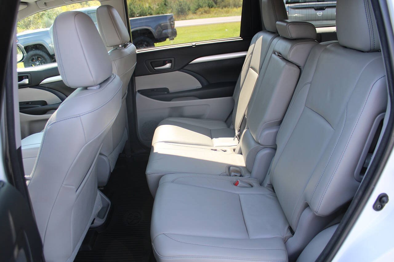 Used 2018 Toyota Highlander XLE AWD/4WD image 35