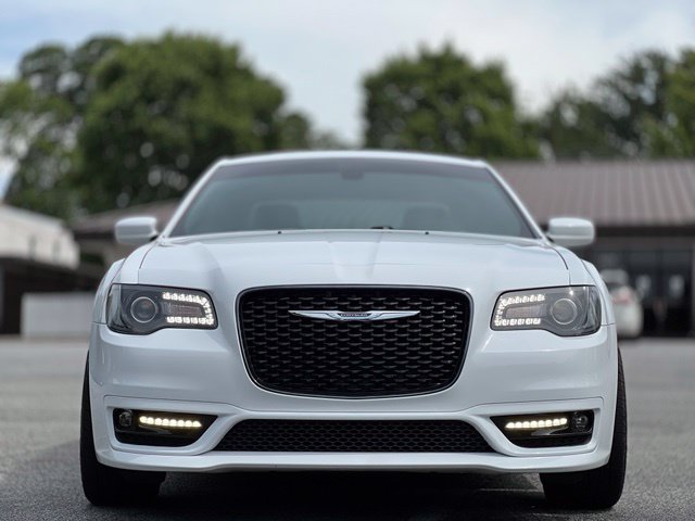 Used 2019 Chrysler 300 S w/ S Model Appearance Package RWD image 2