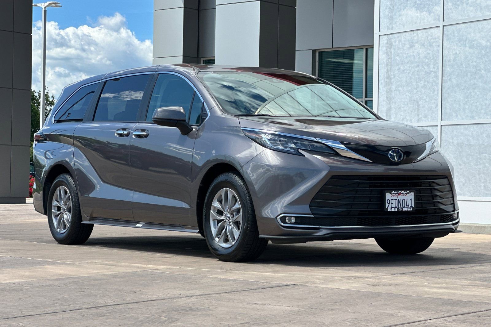 Certified 2022 Toyota Sienna XLE FWD video 2