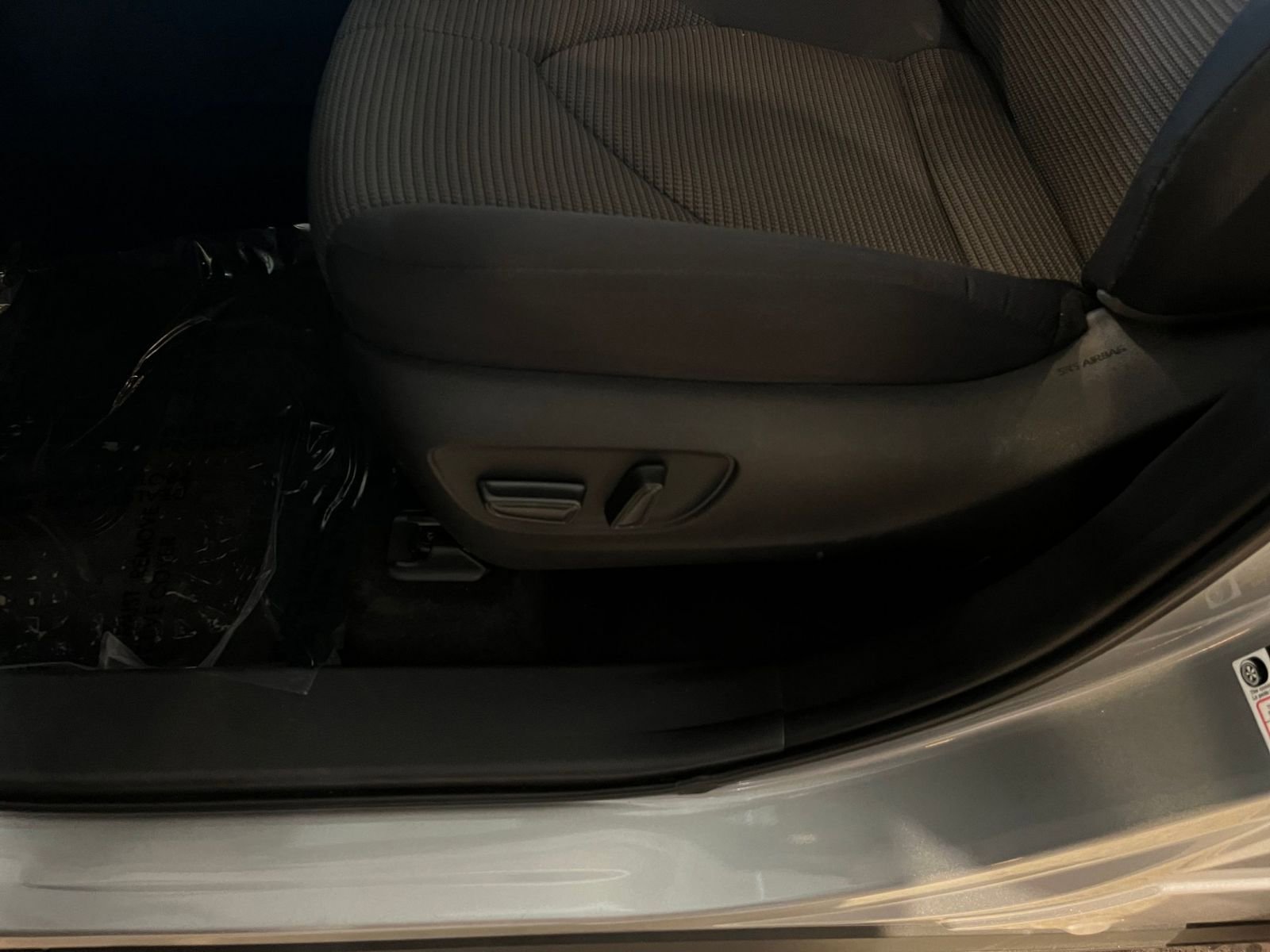Used 2025 Toyota Highlander LE FWD image 22