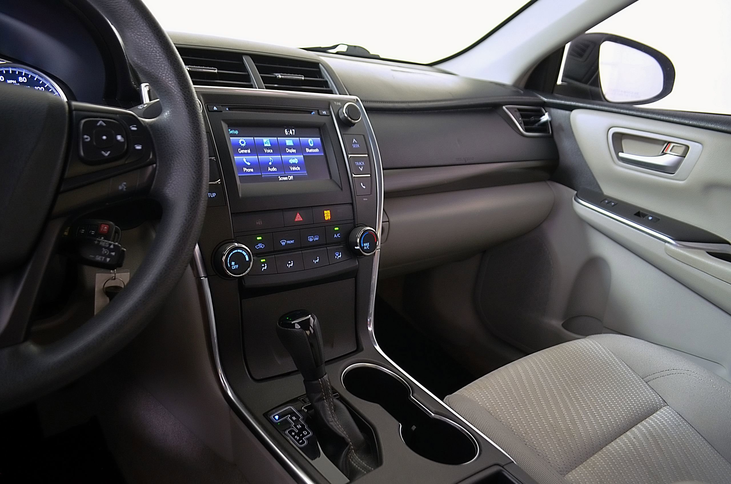 Used 2016 Toyota Camry LE FWD image 30