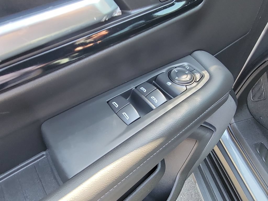 Used 2026 Chevrolet Suburban LS RWD image 23