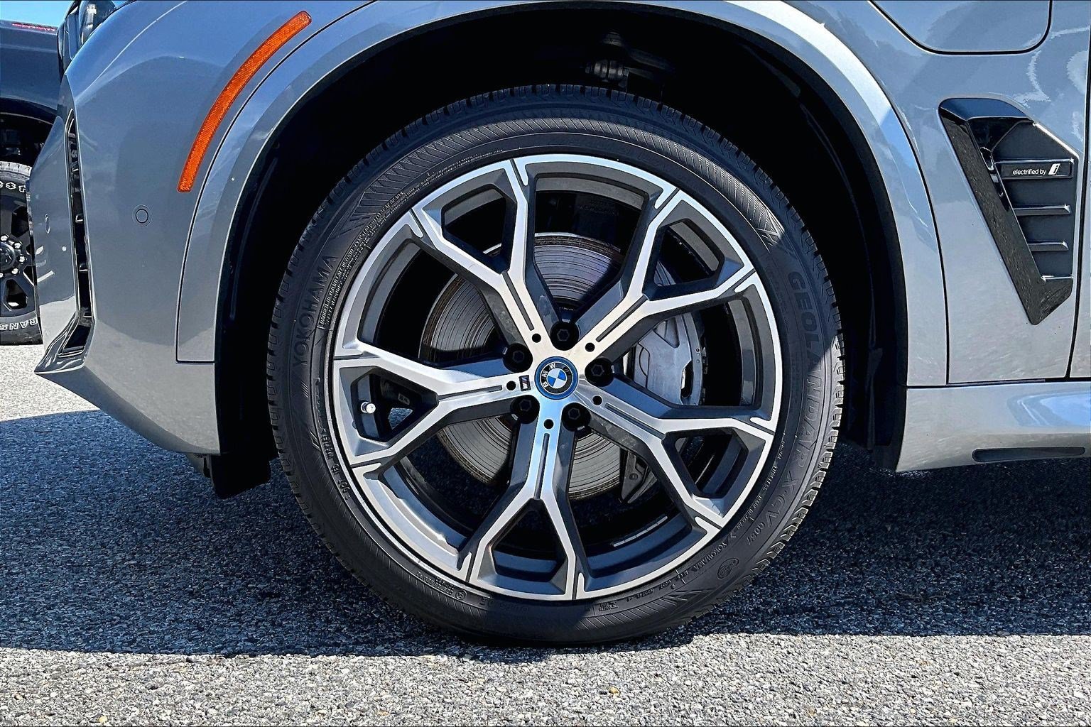 Used 2024 BMW X5 xDrive50e w/ M Sport Package AWD/4WD image 8
