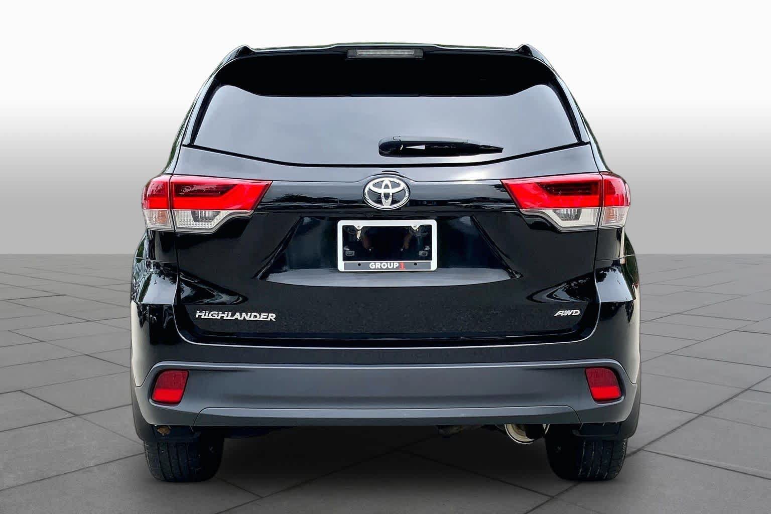 Used 2019 Toyota Highlander LE AWD/4WD image 5
