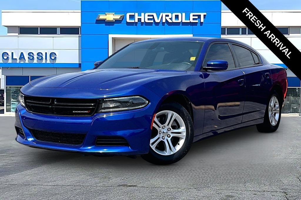 Used 2020 Dodge Charger SXT RWD image 2