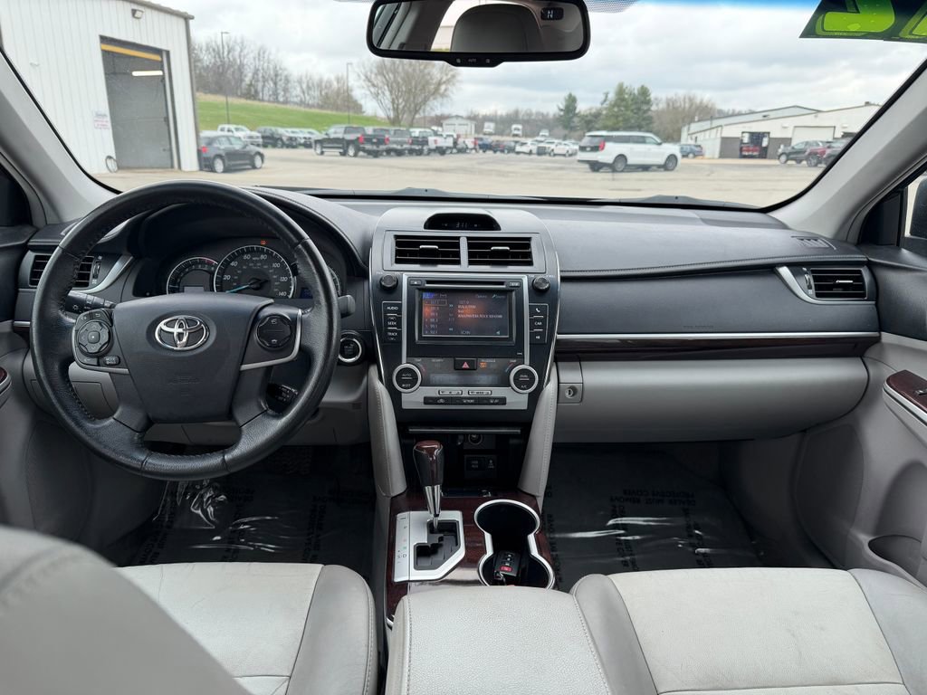 Used 2012 Toyota Camry XLE w/ Leather Pkg FWD image 14