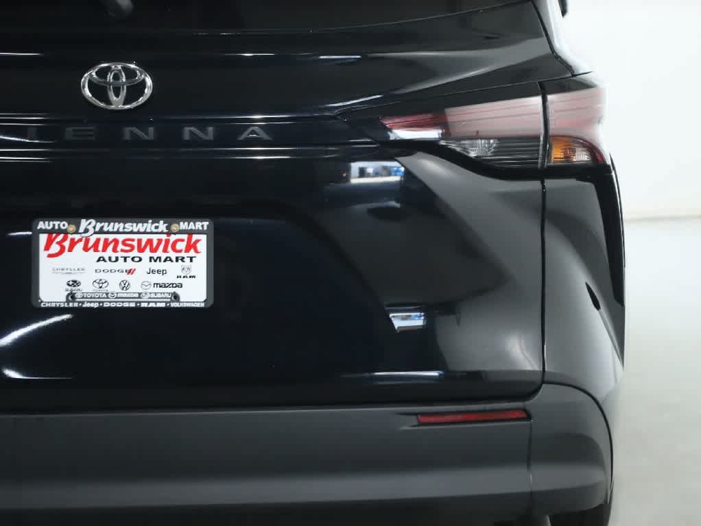 Certified 2026 Toyota Sienna LE AWD/4WD image 40