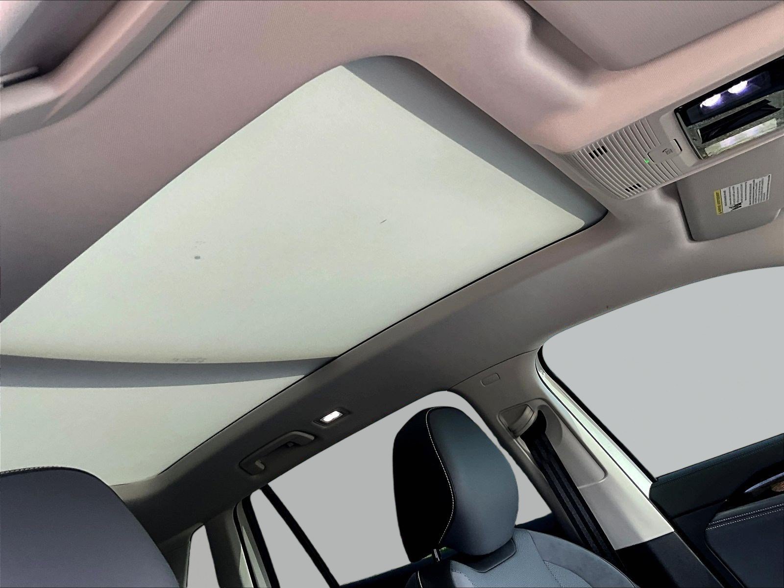 Used 2025 Volkswagen Tiguan SE w/ Panoramic Sunroof Package AWD/4WD image 27