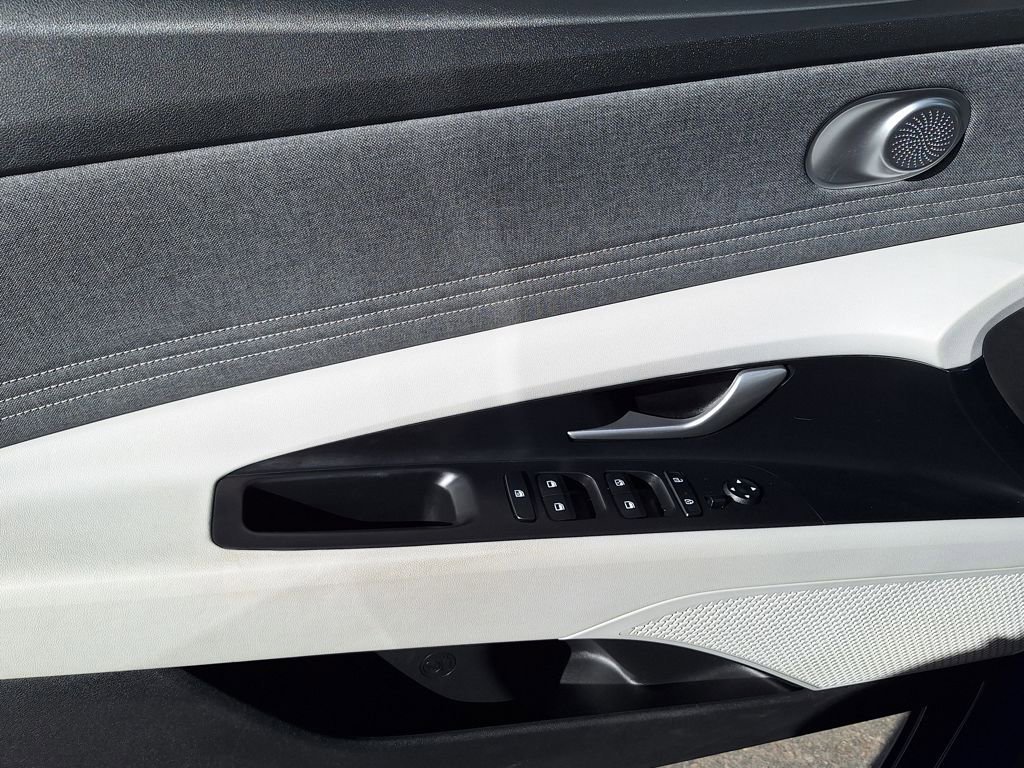 Certified 2021 Hyundai Elantra Limited image 9