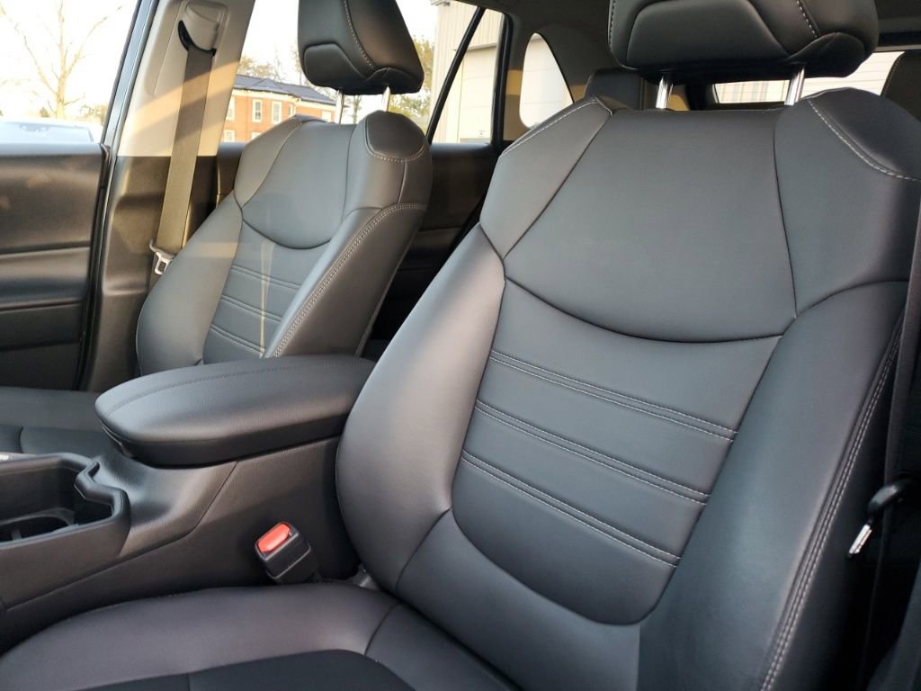 Used 2023 Toyota RAV4 XLE Premium image 30