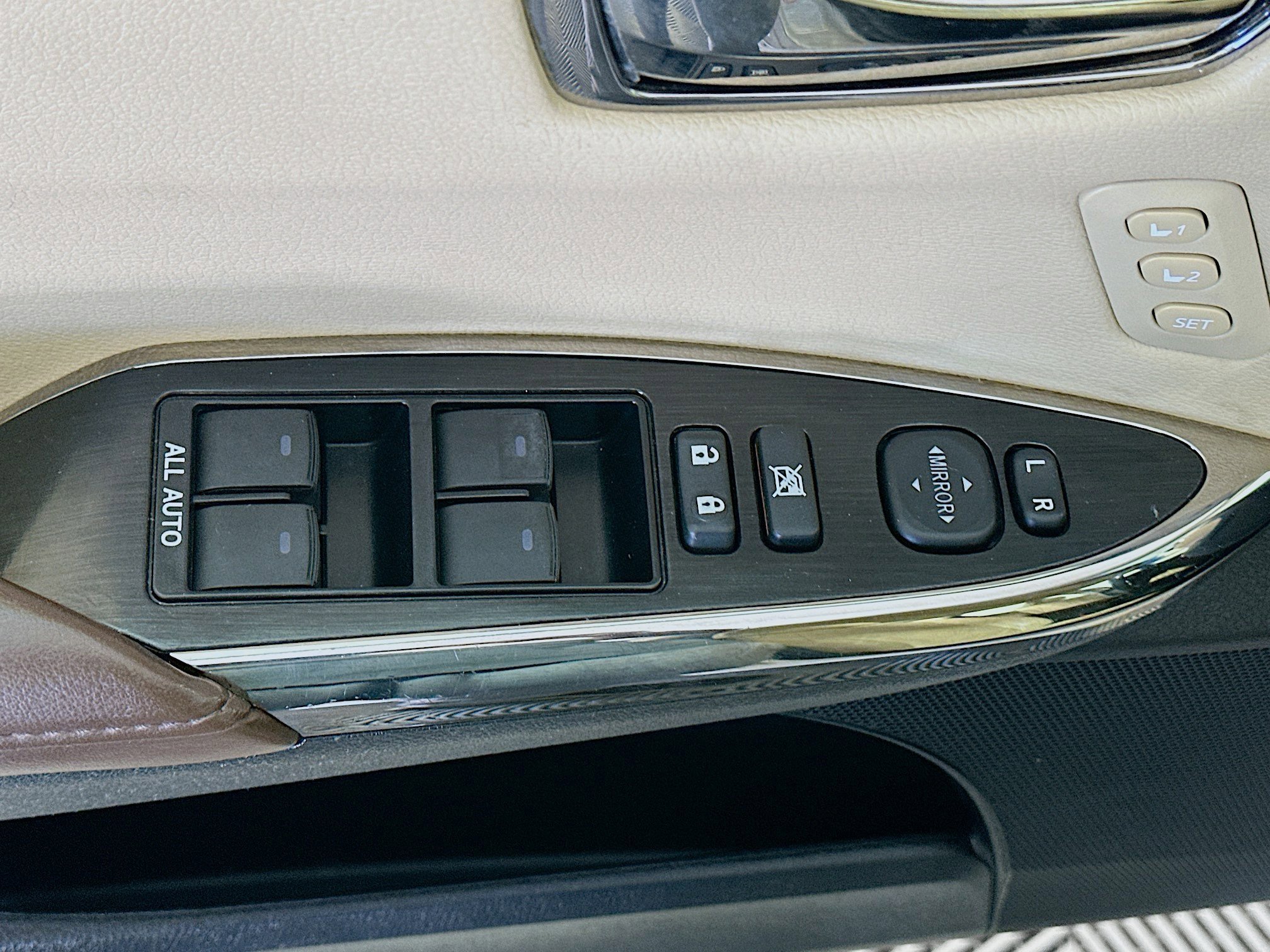 Used 2015 Toyota Avalon Limited w/ Technology Package FWD image 15