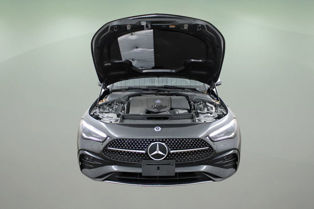 Used 2025 Mercedes-Benz CLE 300 4MATIC Coupe image 31