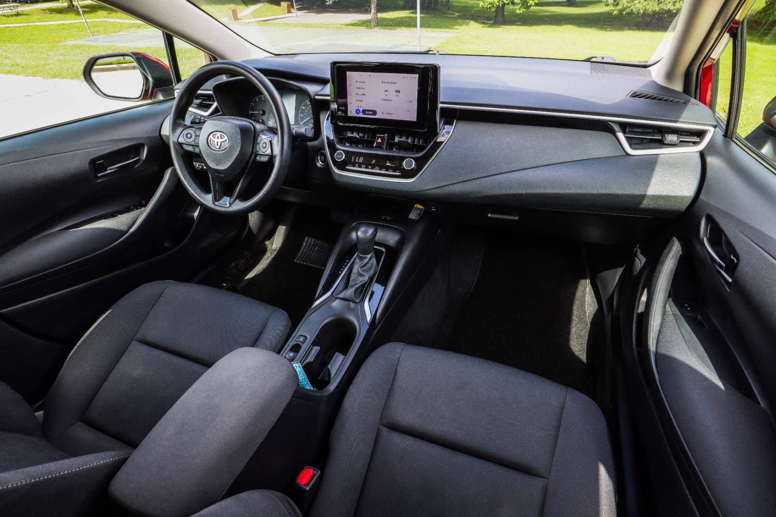 Used 2025 Toyota Corolla LE w/ LE Premium Package FWD image 32
