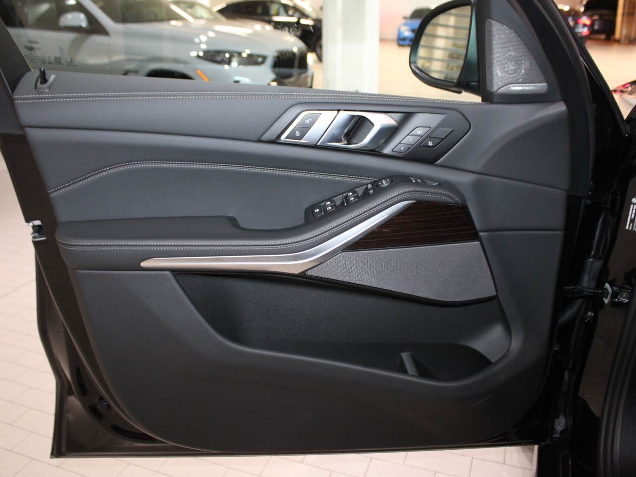 Used 2026 BMW X5 xDrive40i w/ Climate Comfort Package AWD/4WD image 10