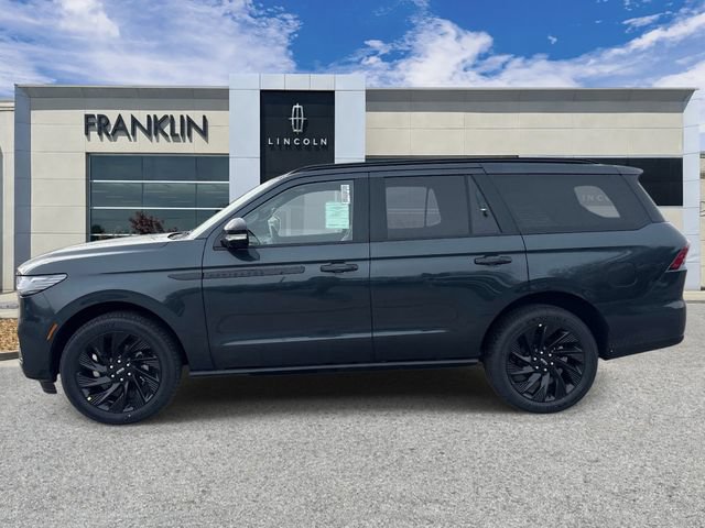 New 2026 Lincoln Navigator Reserve w/ Jet Appearance Package AWD/4WD image 4