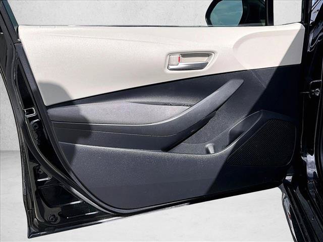 Used 2020 Toyota Corolla LE FWD image 18