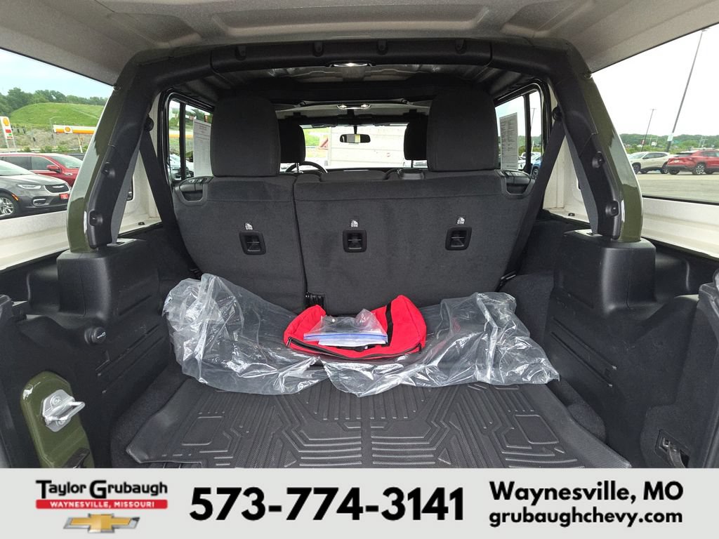 Used 2021 Jeep Wrangler Unlimited Rubicon w/ LED Lighting Group AWD/4WD image 32