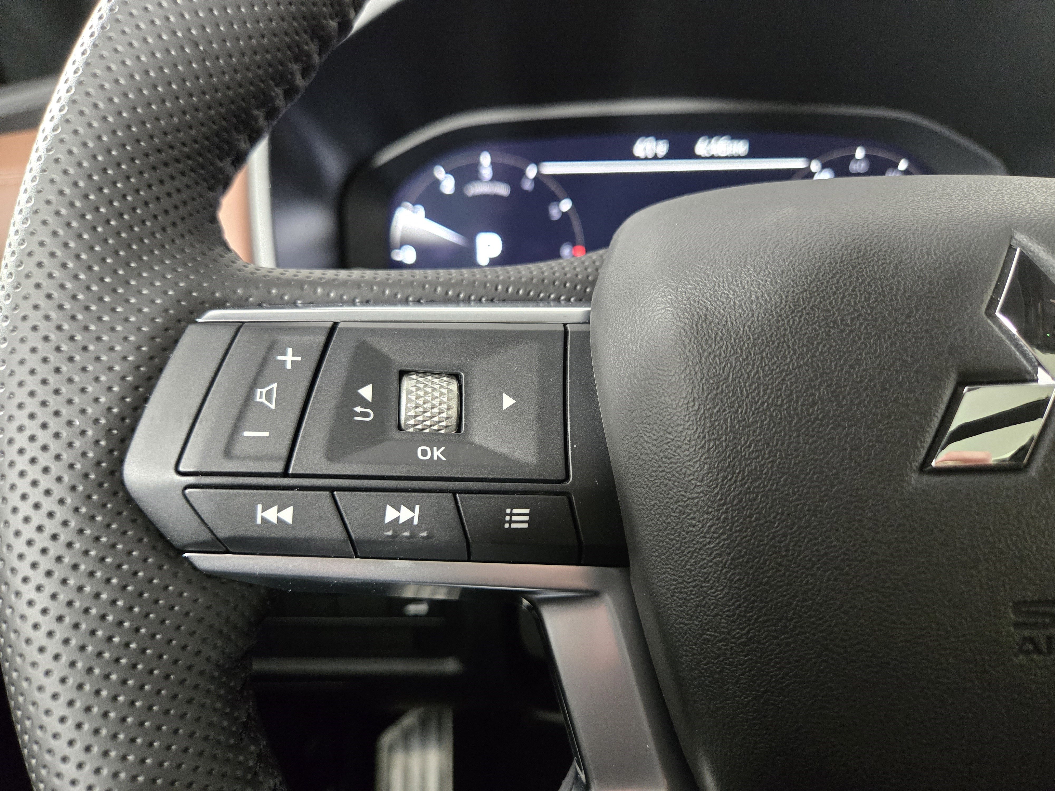 New 2026 Mitsubishi Outlander SEL image 15